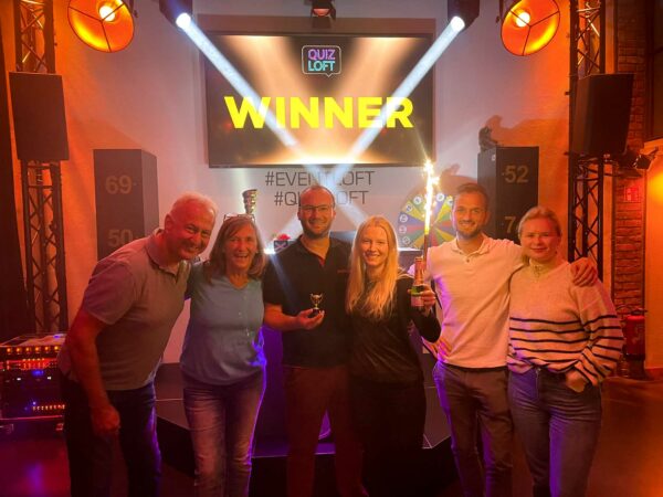 Sechserteam freut sich über Gewinn im Quizloft Siegburg