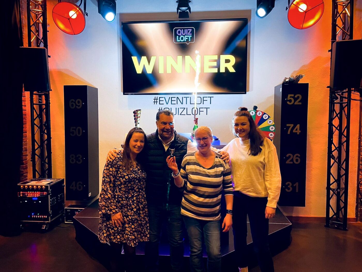 Teamfoto des Siegerteams im Quizloft