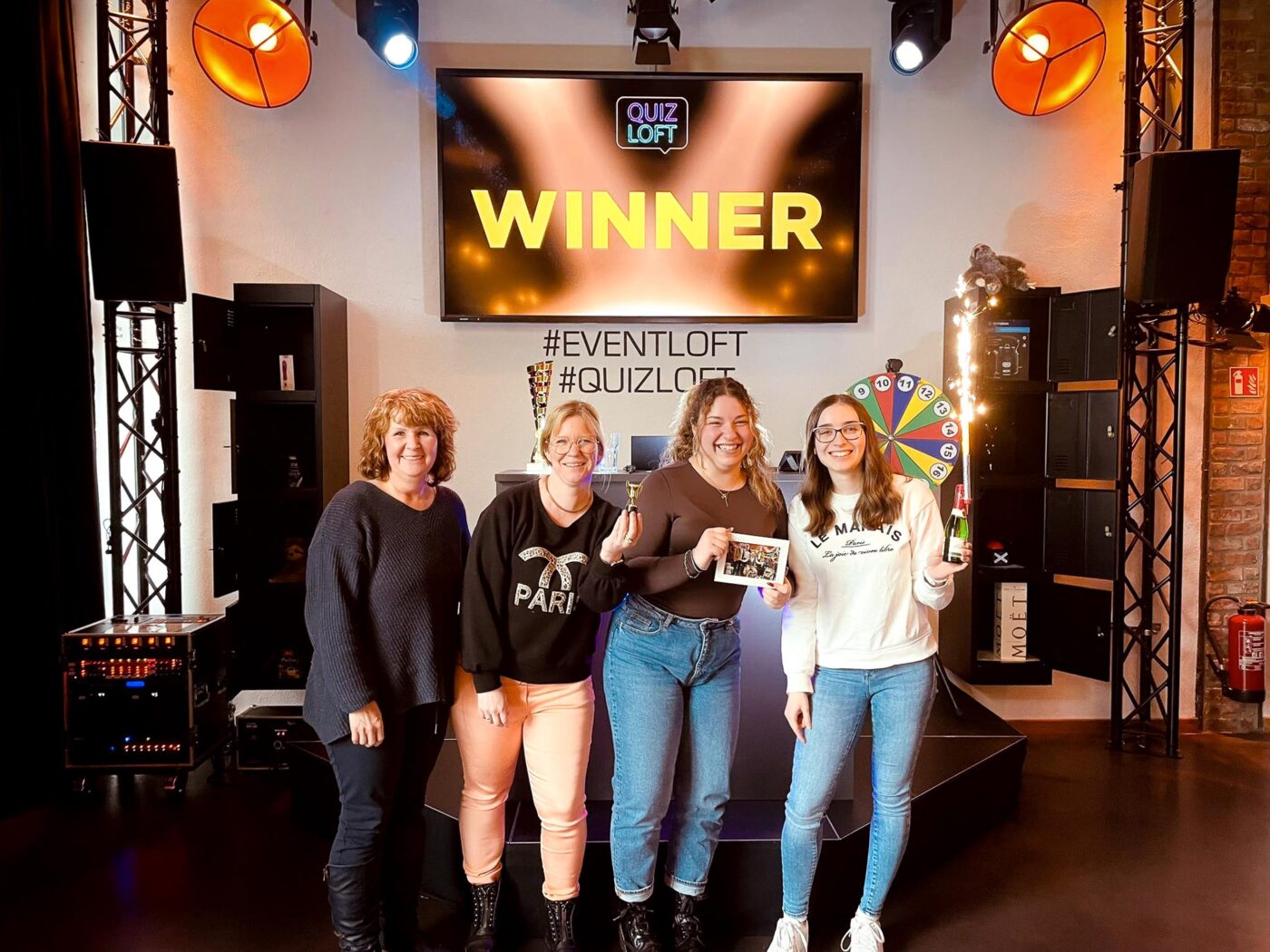 Teamfoto des Siegerteams im Quizloft